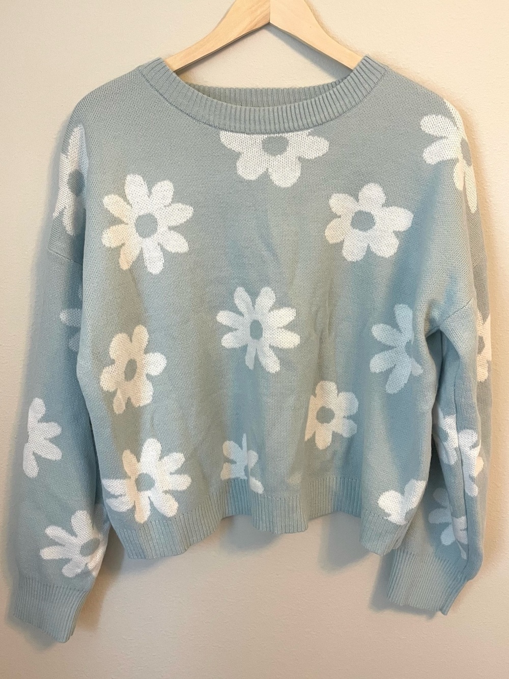 No Boundaries - Blue Daisy Knit Sweater – Size XL (Fits More Like M/L)